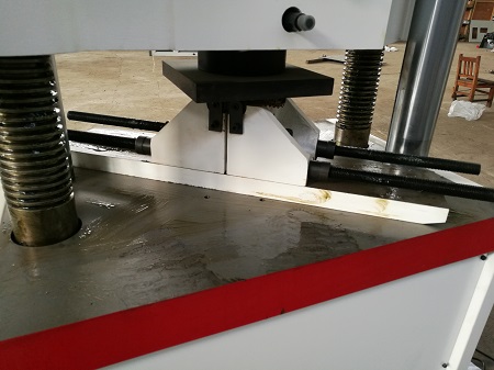 �P(gu��n)�ڿ͑�(du��)1000KN�Һ�ŷ�Һ���f��ԇ�(y��n)�C(j��)����Ć��}�o��؏�(f��)